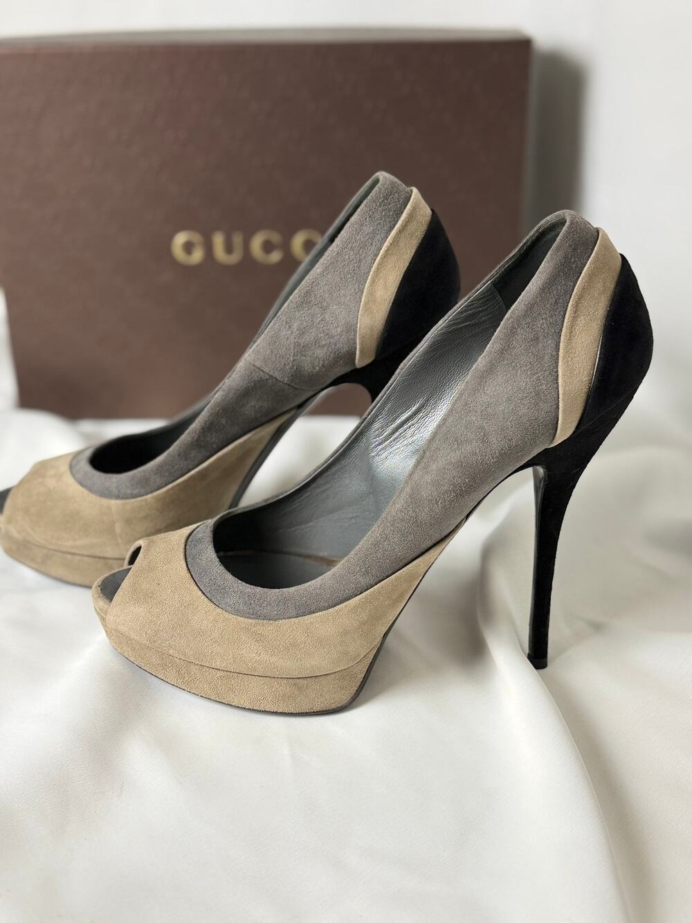Gucci Colorblock Suede Peep Toe Platform Pumps Size 41 Beige Gray Black
